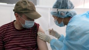 Мирас Нысаналиев: Побочных реакций на вакцинацию не зафиксировано