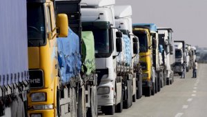 Около 250 грузовиков скопилось на пограничных переходах Казахстана