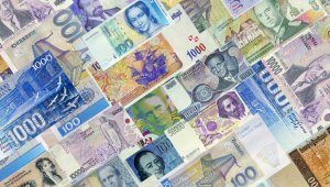 Что привело валюты многих государств к укреплению по отношению к доллару