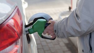 Мошенники выманивают деньги у казахстанцев, завлекая их бесплатным бензином