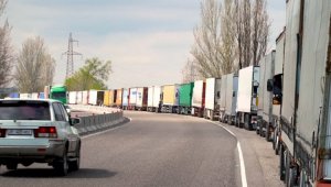 Увеличилось количество скопившегося на погранпереходах Казахстана автотранспорта