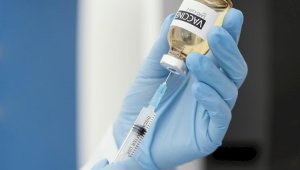 Можно ли смешивать российскую и казахстанскую вакцины, рассказали эксперты