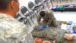 Казахстанские военные медики обучают неотложной медицинской помощи