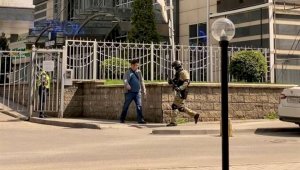 Полиция Алматы ведет переговоры со стрелком из «Бухар Жырау Тауэрс»