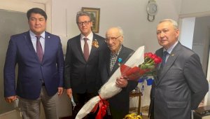 Послы доброй воли поздравили почетных ветеранов ВОВ в Алматы
