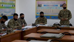 Азам военной тактики обучают командиров рот и батарей в Алматы