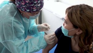 90% медработников Алматы вакцинированы против КВИ