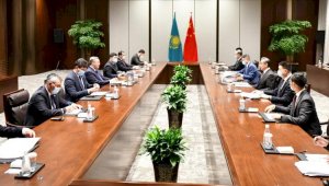 Глава МИД Казахстана провел переговоры с коллегами из Китая и Кыргызстана
