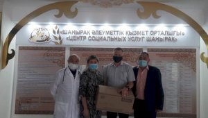 Алматинские полисмены купили жителям Дома ветеранов лекарства
