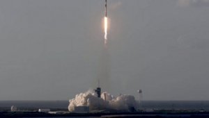 Компания Илона Маска запустила ракету-носитель с 54 спутниками