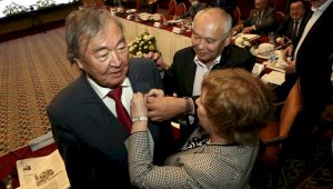 Поэт созидания:  в Алматы Олжаса Сулейменова поздравляли с 85-летним юбилеем