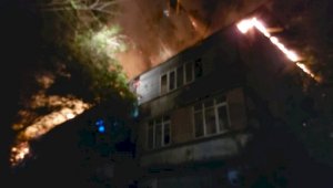 Пожар произошел ночью в многоквартирном жилом доме Алматы