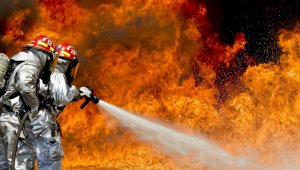 Взрыв во время пожара предотвратили пожарные Алматы