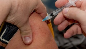 Любая прививка в сотни раз безопаснее, чем болезнь, от которой она защищает – эксперты