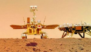 Китайский марсоход «Чжужун» вовсю селфится на Красной планете