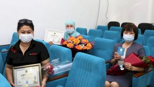 В Алматы наградили медицинских работников