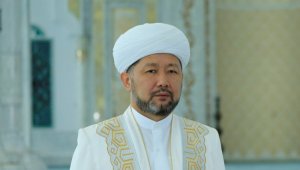 Верховный муфтий Казахстана привился отечественной вакциной