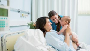 Алматинские и французские врачи обсудили меры по защите здоровья матери и ребенка с учетом пандемии