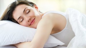 Недостаток сна уменьшает эффект от вакцинации – эксперт