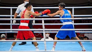Еще один казахстанский боксер прошел в четвертьфинал Олимпиады