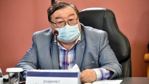 Глава Союза писателей Казахстана призвал алматинцев активнее вакцинироваться