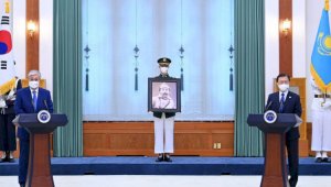 Токаев принял участие в церемонии, посвященной памяти национального героя Кореи Хон Бом До
