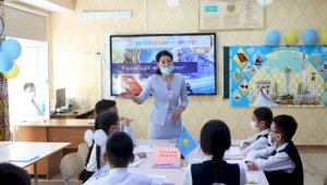 Молодежь Алматы активно обсуждает достижения Казахстана за тридцать лет суверенитета