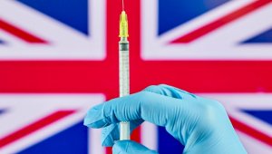 В Британии планируют запустить программу массовой ревакцинации от COVID-19