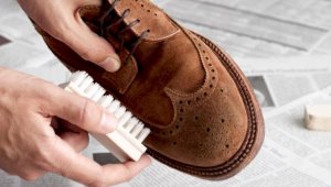 Простой способ очистить замшевую обувь – лайфхак от известного блогера