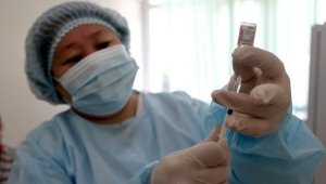 Первую дозу вакцины от COVID-19 уже получили 7,7 миллиона казахстанцев