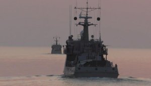 Казахстанские военные моряки совершают сбор-поход по Каспийскому морю