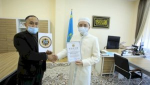 Качество казахстанской вакцины QazVac отмечено сертификатом ТОО «Халал Даму»