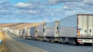 Количество автотранспорта на погранпереходах Казахстана заметно уменьшилось