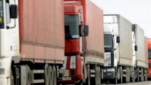 Более 300 грузовиков застряли на погранпереходах Казахстана