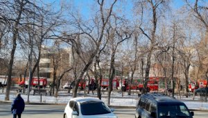 В центре Алматы горело здание магазина