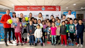 Зарина Дияс встретилась с юными теннисистами в Алматы