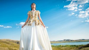 Самое красивое платье на планете выполнено в казахском национальном стиле