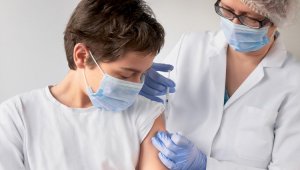 Сколько казахстанских подростков привились вакциной Pfizer