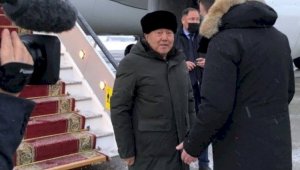 Елбасы прибыл в Санкт-Петербург по приглашению Путина