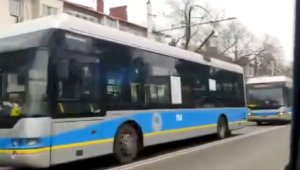 В Алматы встали троллейбусы из-за отключения электричества