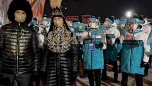 Казахстанские знаменосцы предстали на церемонии открытия ОИ-2022 в исторических образах