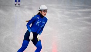 Казахстанская шорт-трекистка Ольга Тихонова упала и не вышла в четвертьфинал ОИ-2022