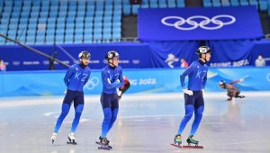 Сразу три казахстанских шорт-трекиста пробились в четвертьфинал ОИ-2022