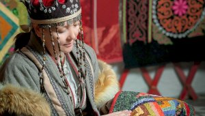 Лоскутки для счастья: алматинка открыла социальную студию шитья по старинной технике