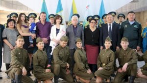 В Алматы прошла церемония передачи награды родным фронтовика