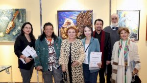Голубь на удачу: алматинские художники посвятили выставку родному городу