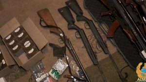 Спецоперация в Алматы: в доме задержанных изъят арсенал награбленного оружия