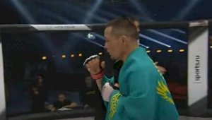 Казахстанец за три минуты заставил сдаться соперника на турнире MMA в Алматы