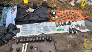 В Алматы полицейские нашли очередной схрон с оружием и боеприпасами