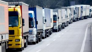 Около 50 грузовиков скопилось на кыргызско-казахстанской границе